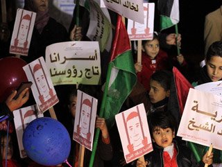 Gazze’de anemi hastası tutuklu çocuk için protesto